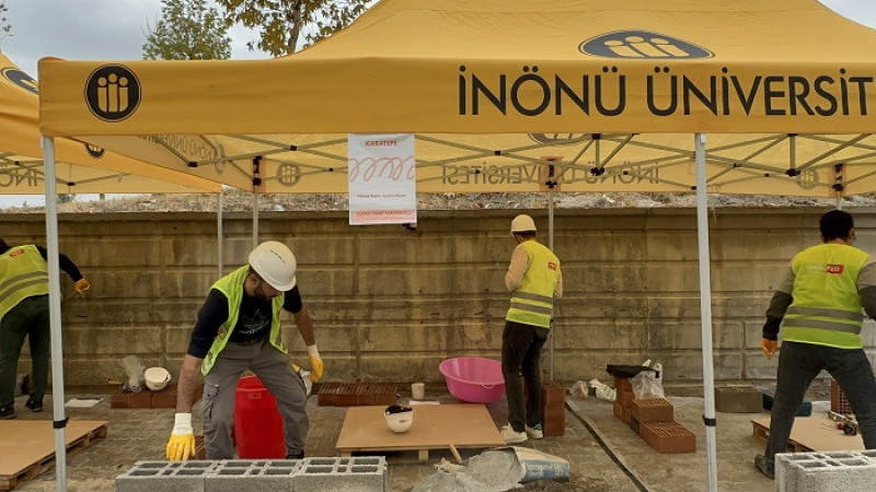 Geleceğin Mühendisleri Duvar Örme Yarışmasında Hünerlerini Sergiledi