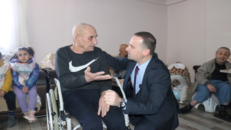 Karademir; Yaşlılarımız Bizim Ulu Çınarlarımızdır . Toplumun Direkleridir
