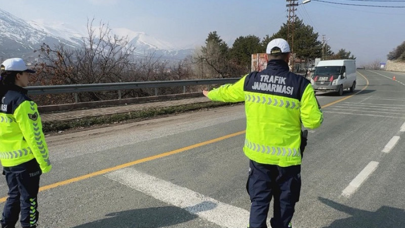 Malatya İl Jandarma Ekipleri Drone Destekli Trafik Denetimi Yaptı