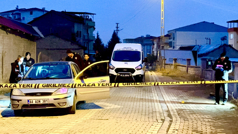 Yeşilyurt'un 2 Farklı Mahallesinde Kavga.  2 Kişi Yaralandı 