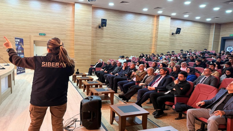 Doğanşehir’de Gençler Narko Ve Siber Suçlara Karşı Bilinçlendirildi