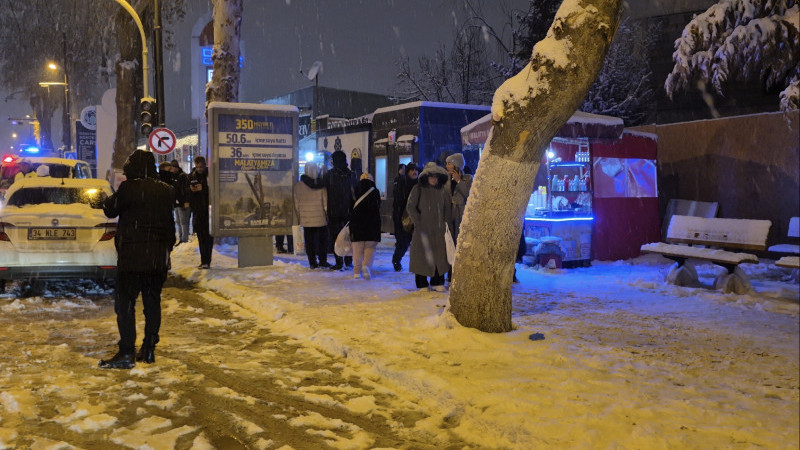İnönü Caddesinde Bıçakla Yaralanan Genç Kız Hayatını Kaybetti