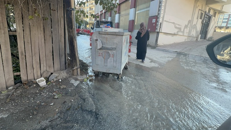 Malatya’da İçme Suyu Hattı Patladı, Sokaklar Sular Altında Kaldı