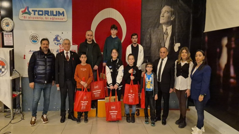 Can Erenler Arsa Ofisi ve Tempo TV'den Gençlere Destek