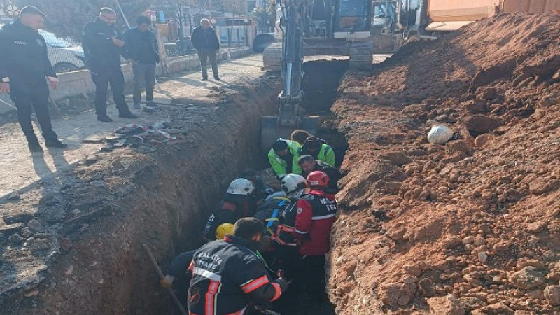 Doğanşehir Altıntop Mah. TOKİ Çalışmasında Göçük: 2 İşçi Yaralandı