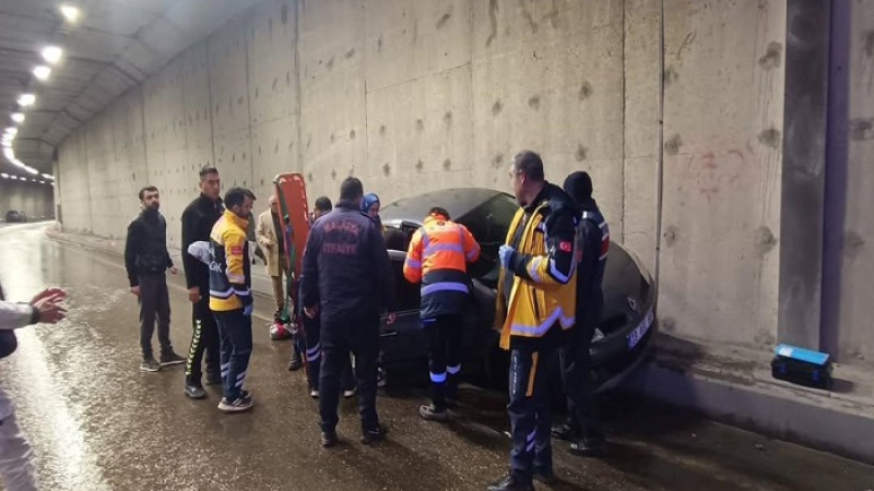 Erkenek Tünelindeki Trafik Kazasında 1 Kişi Yaralandı