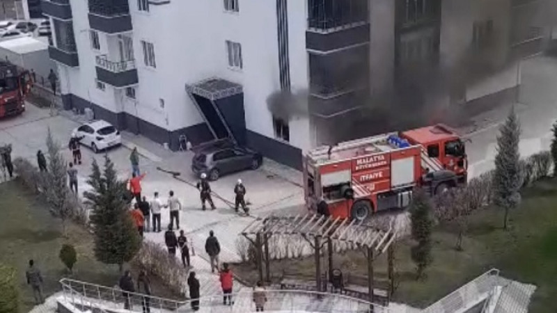 Tecde Kozluk Sokak'ta Spor Salonunda Yangın Paniğe Yol Açtı