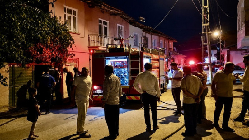 Yeşilyurt Karınca Sokak’ta Patlama İhbarı Ekipleri Harekete Geçirdi