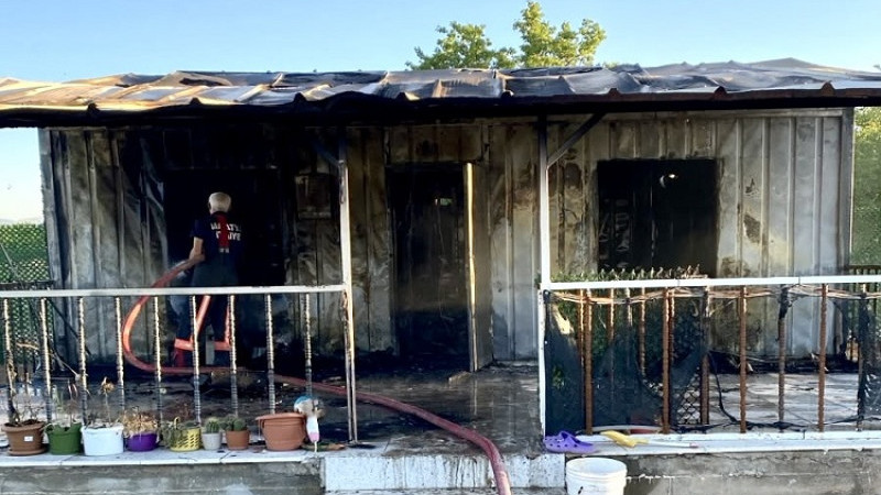 Akçadağ Bahri Mahallesi'nde Konteynerde Yangın Çıktı