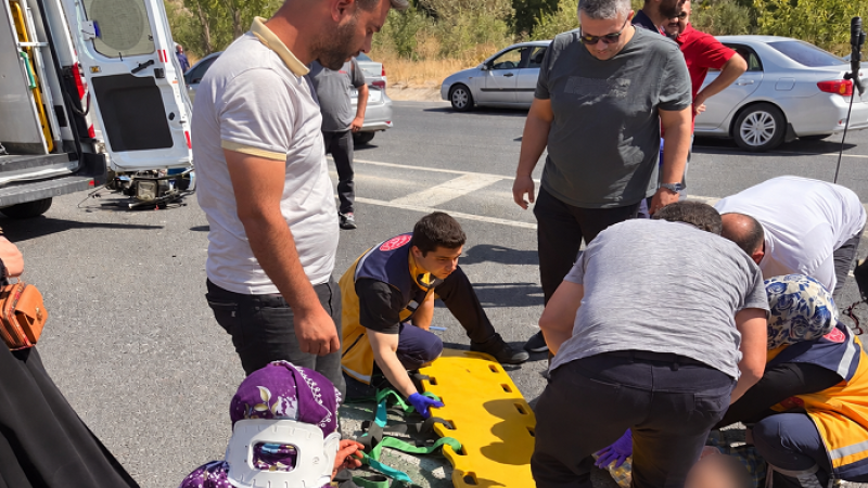 Darende Yukarı Ulupınar’da Çapa Motoru İle Minibüs Çarpıştı: 1 Yaralı